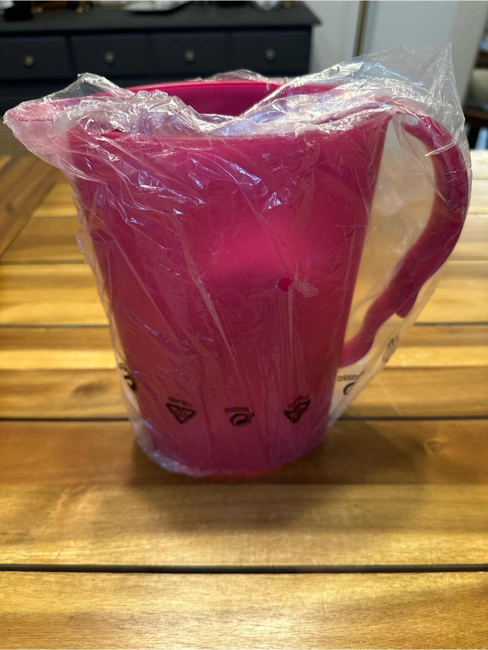 NWT Tupperware Impressions 2-Qt. Pitcher - Picture 3 of 3